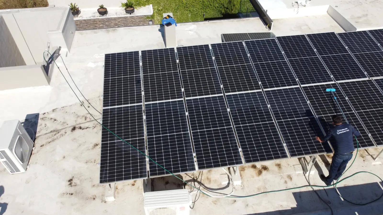 Instalación real de paneles solares realizada por Proinsenergy